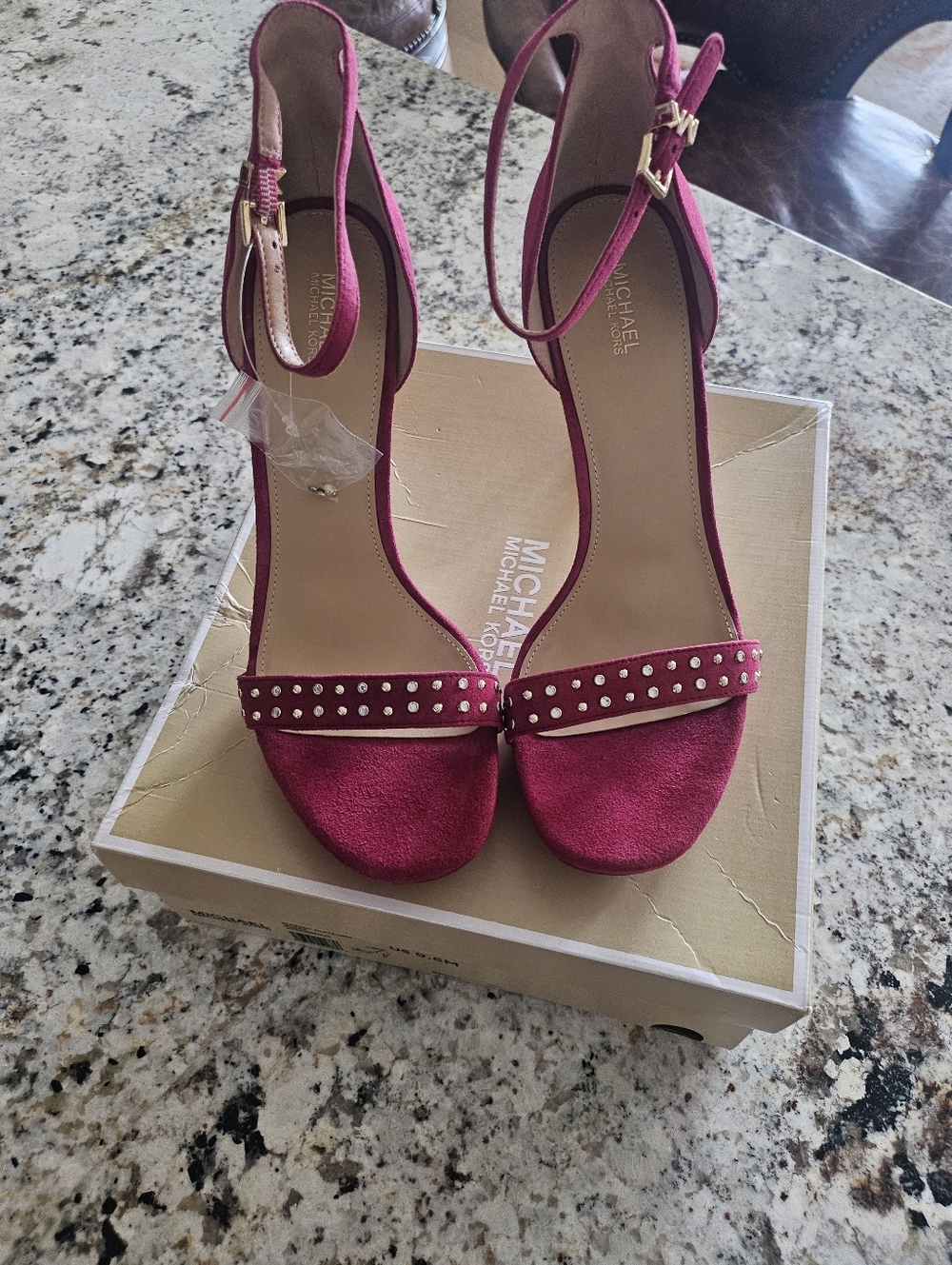 Michael KORS Margot Platform Suede Sandal - Picture 4 of 14